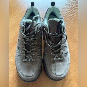 Oboz women’s hiking shoe